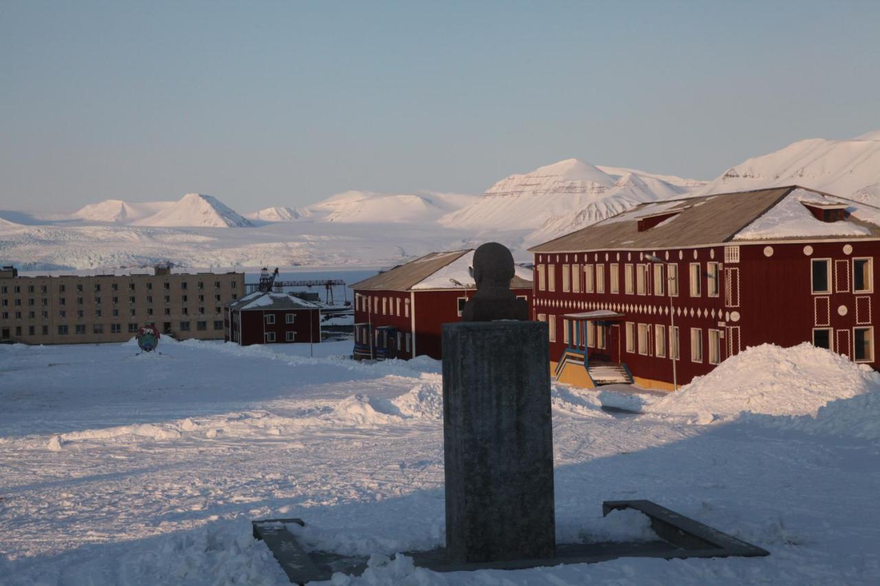 Hotel Pyramiden Exterior foto