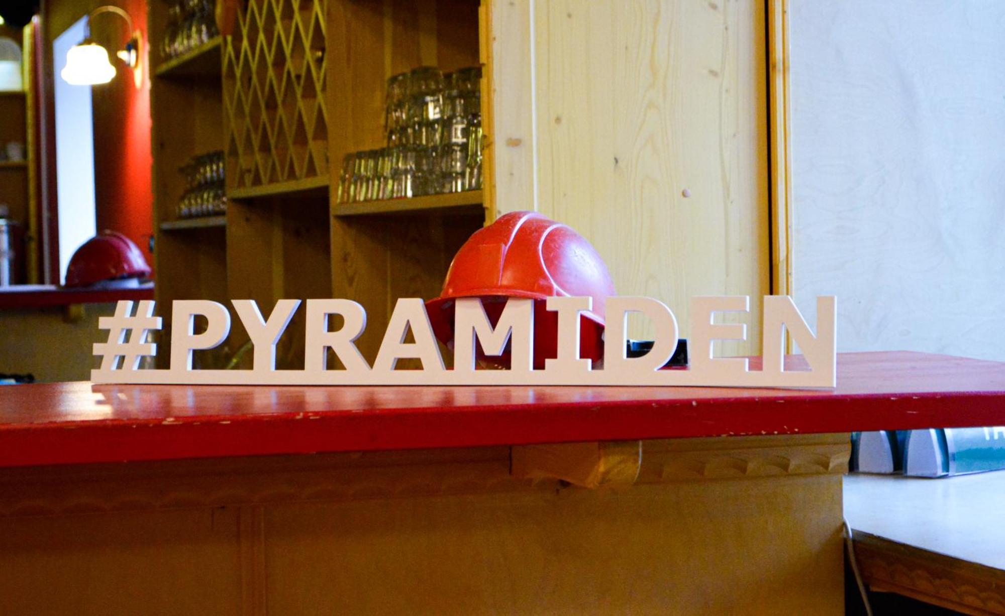 Hotel Pyramiden Exterior foto